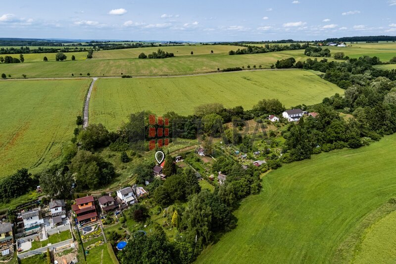 Prodej zděné chaty s velkou zahradou u Týna nad Vltavou.