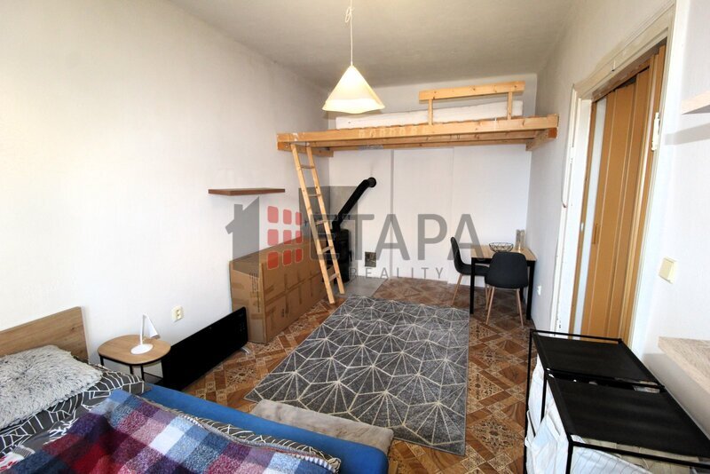 Pronájem bytu 1+1 v ulici Heydukova v Českých Budějovicích.