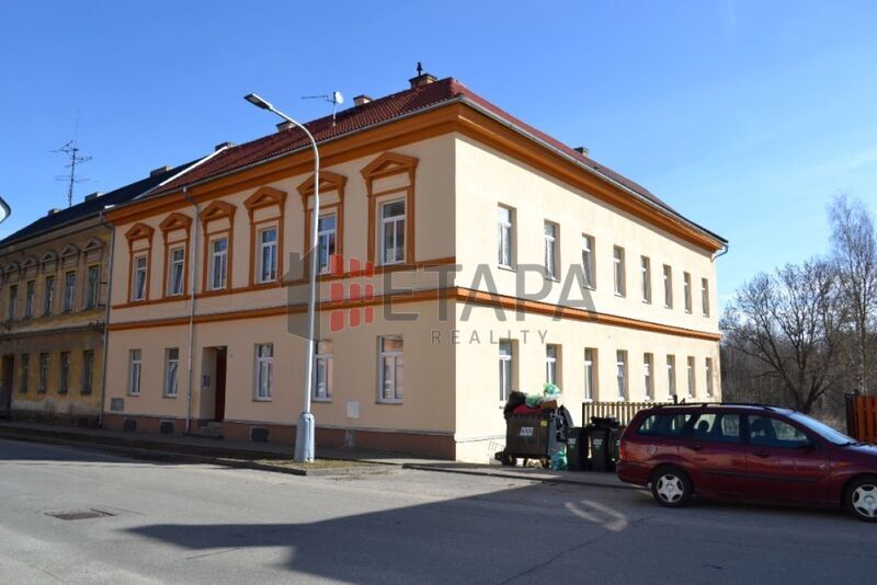 Pronájem vybaveného bytu 1kk ve Vitorazské ul. v Českých Velenicích