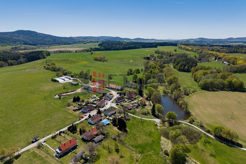 Prodej rodinného domu se zahradou v Olbramově u Horní Stropnice.