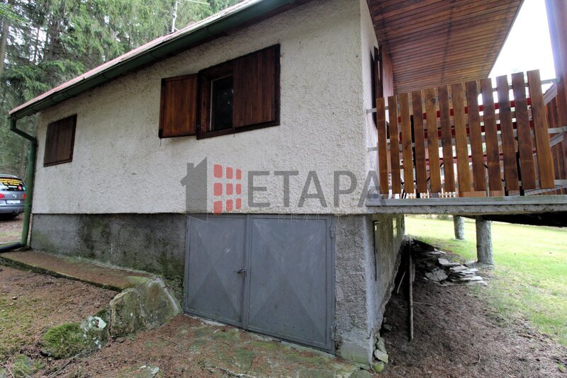 Pronájem zděné chaty se zahradou v osadě Lojzovy Paseky u Vodní nádrže Lipno.