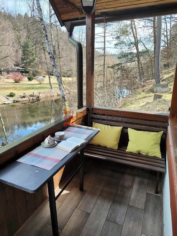 Prodej prostorné zděné chaty 3+1 s terasou v malebné lokalitě u obce Doudleby