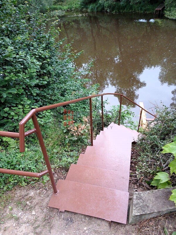 Prodej prostorné zděné chaty 3+1 s terasou v malebné lokalitě u obce Doudleby