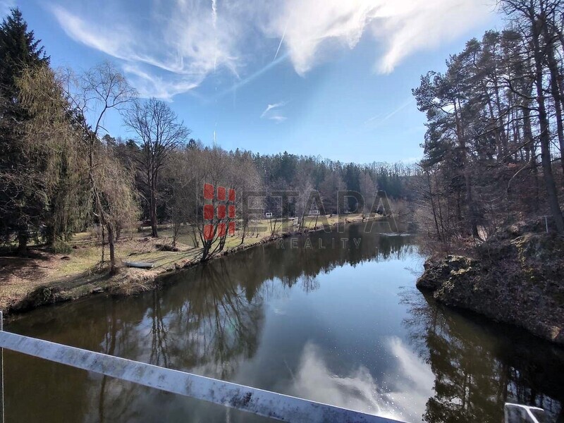 Prodej prostorné zděné chaty 3+1 s terasou v malebné lokalitě u obce Doudleby