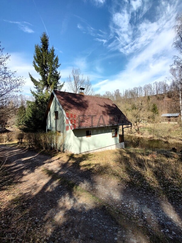 Prodej prostorné zděné chaty 3+1 s terasou v malebné lokalitě u obce Doudleby