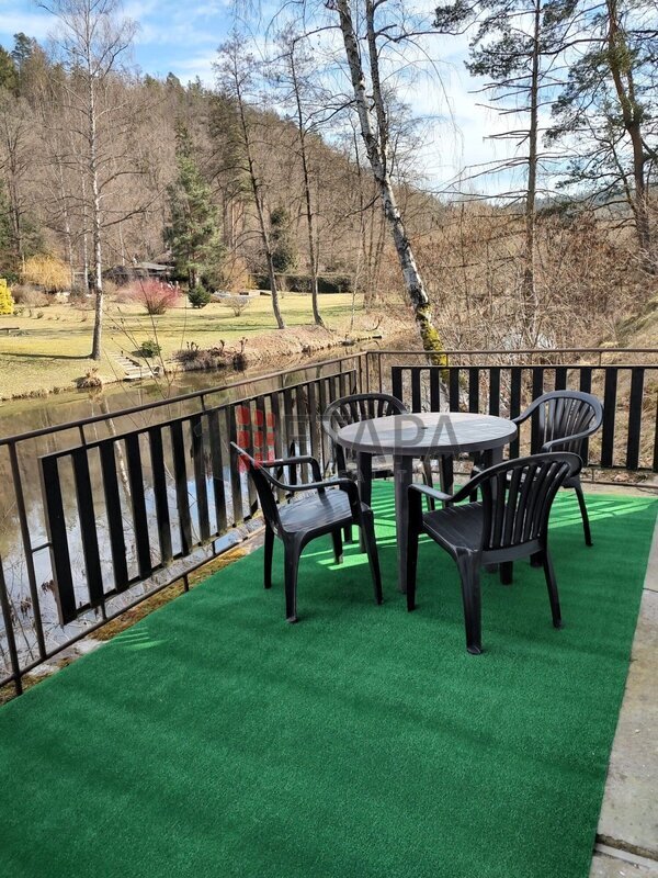 Prodej prostorné zděné chaty 3+1 s terasou v malebné lokalitě u obce Doudleby