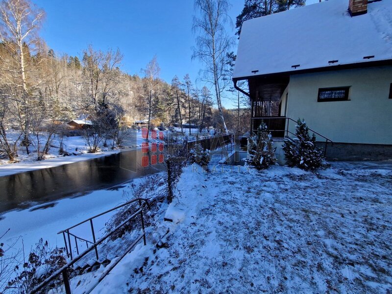 Prodej prostorné zděné chaty 3+1 s terasou v malebné lokalitě u obce Doudleby