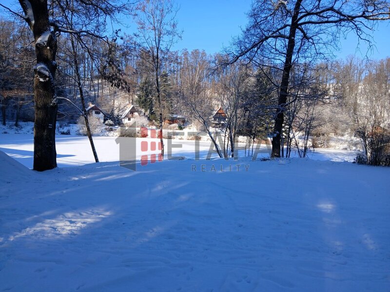 Prodej prostorné zděné chaty 3+1 s terasou v malebné lokalitě u obce Doudleby