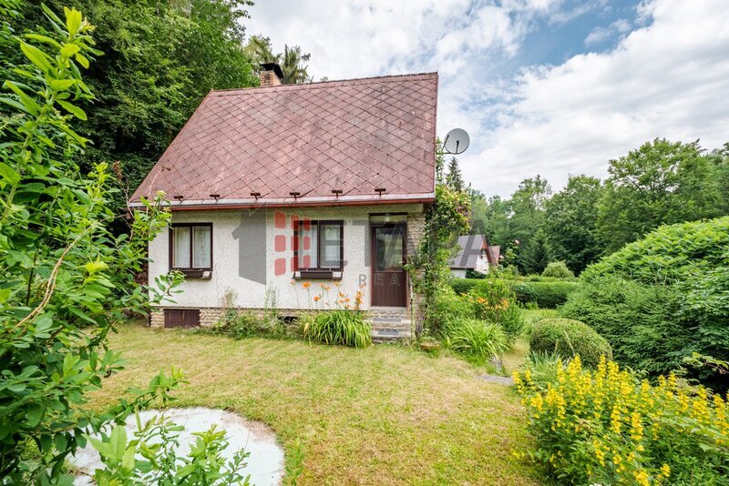 Prodej zděné chaty s vlastním pozemkem v okrese Český Krumlov.