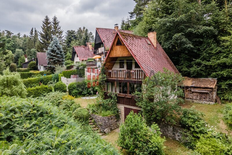 Prodej zděné chaty s vlastním pozemkem v okrese Český Krumlov.