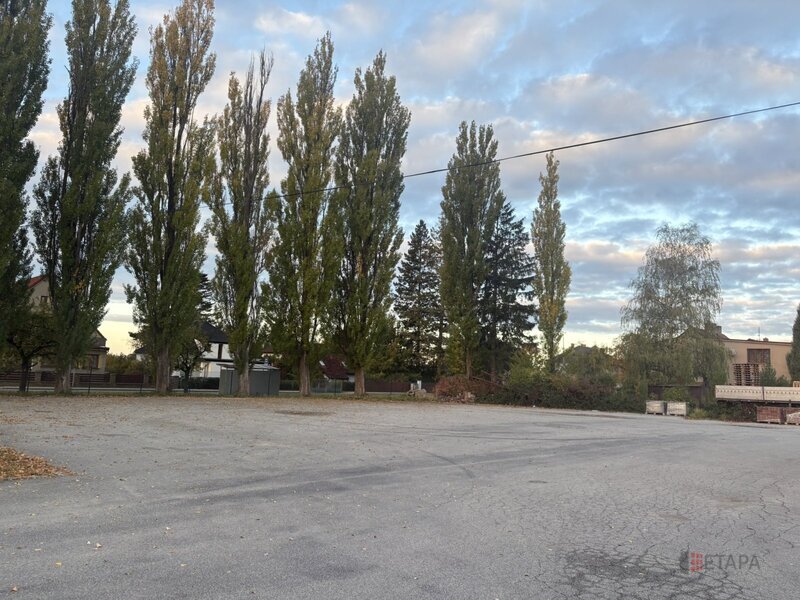 Pronájem manipulační plochy 1000 m² v monitorovaném areálu ve Slapech u Tábora
