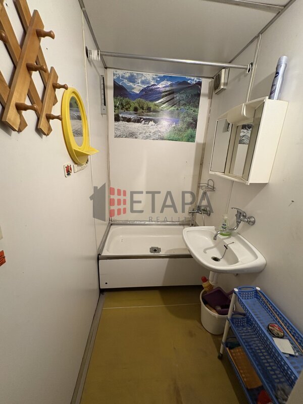 Prodej bytu před rekonstrukcí o dispozici 2+kk, 44 m² + lodžie 7 m²,  Praha – Choceradská