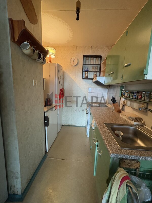 Prodej bytu před rekonstrukcí o dispozici 2+kk, 44 m² + lodžie 7 m²,  Praha – Choceradská