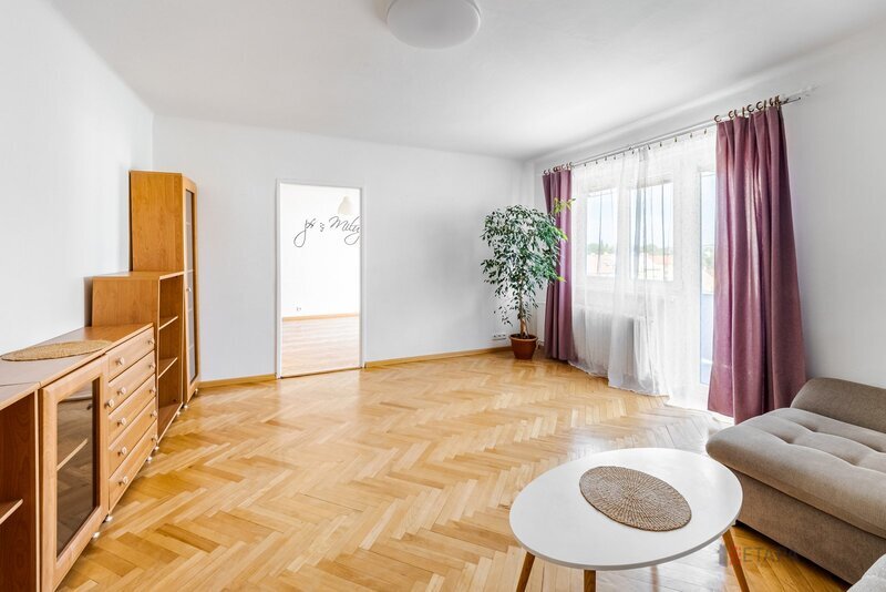 Prodej bytu 2+1 s balkonem na Pražské tř. v Českých Budějovicích.