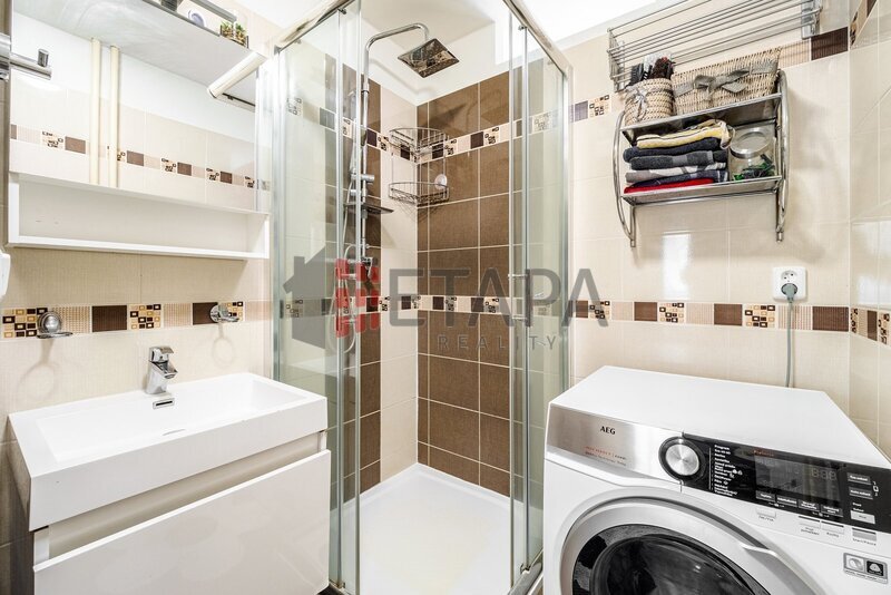 Prodej bytu 3+1 s balkónem v ulici L. M. Pařízka v Českých Budějovicích.