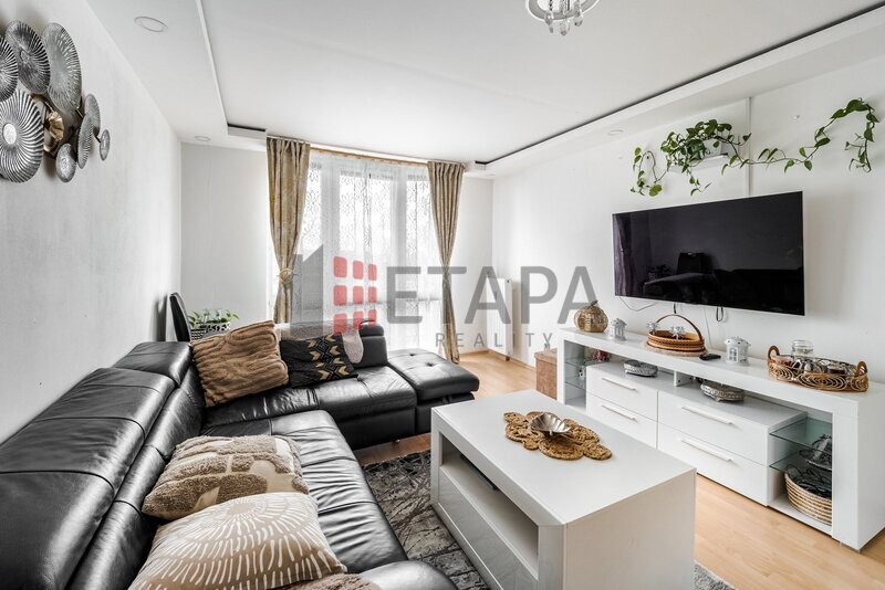 Prodej bytu 3+1 s balkónem v ulici L. M. Pařízka v Českých Budějovicích.