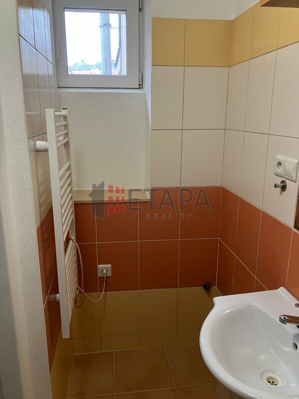 Pronájem rekonstruovaného bytu 2kk ve zděném domě v ul.Skuherského v Českých Budějovicích