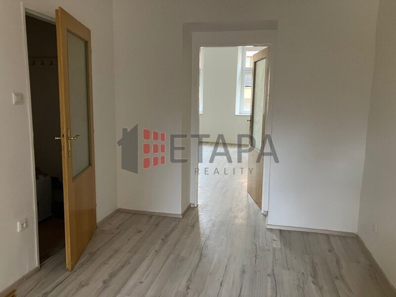 Pronájem rekonstruovaného bytu 2kk ve zděném domě v ul.Skuherského v Českých Budějovicích