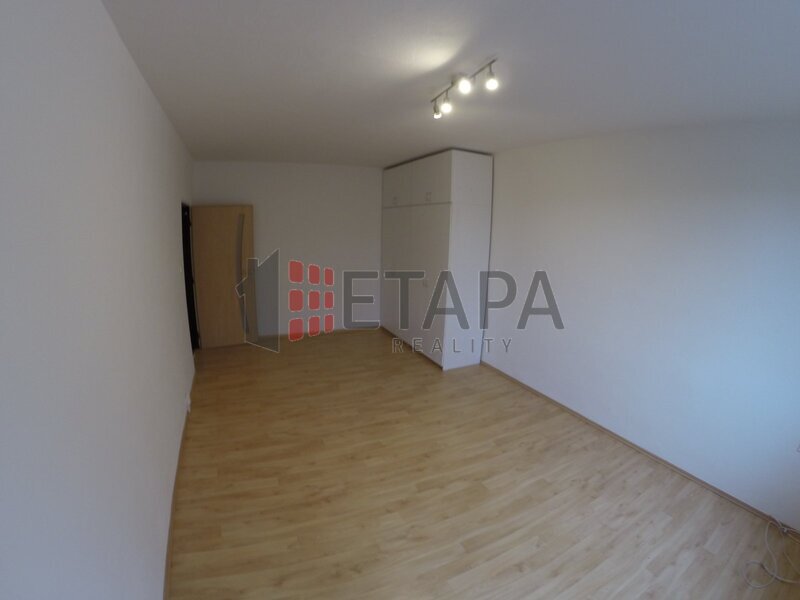 Prodej prostorného bytu 2+1 o podlahové ploše 65 m² v Zachariášově ulici v Českých Budějovicích