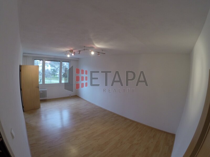 Prodej prostorného bytu 2+1 o podlahové ploše 65 m² v Zachariášově ulici v Českých Budějovicích