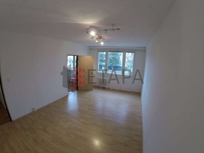 Prodej prostorného bytu 2+1 o podlahové ploše 65 m² v Zachariášově ulici v Českých Budějovicích