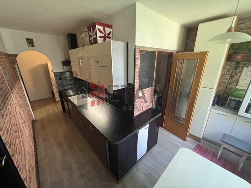 Prodej prostorného bytu 2+1 o podlahové ploše 65 m² v Zachariášově ulici v Českých Budějovicích
