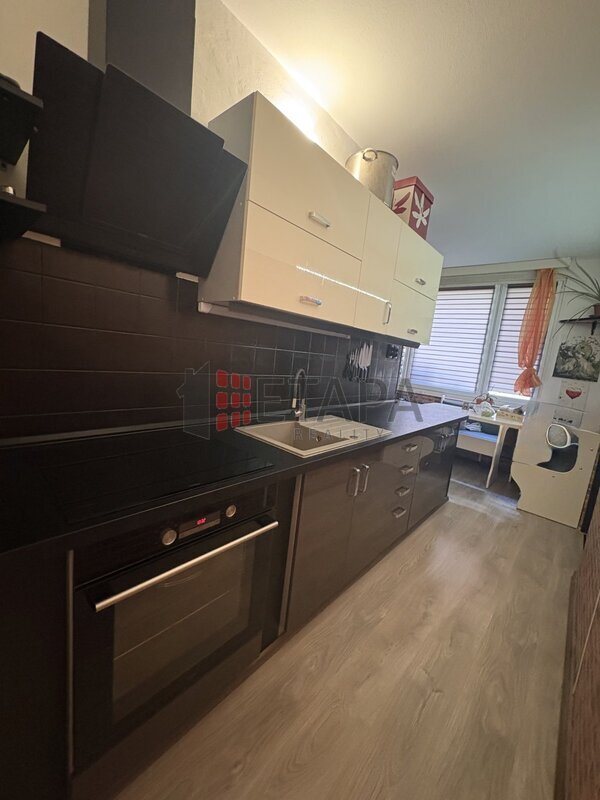 Prodej prostorného bytu 2+1 o podlahové ploše 65 m² v Zachariášově ulici v Českých Budějovicích