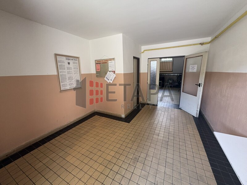Prodej prostorného bytu 2+1 o podlahové ploše 65 m² v Zachariášově ulici v Českých Budějovicích