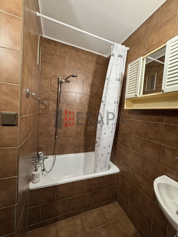 Pronájem bytu 1+1 26 m² s lodžií 6 m² v ulici V zápolí, Praha - Michle