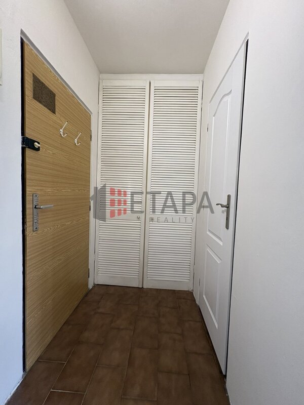 Pronájem bytu 1+1 26 m² s lodžií 6 m² v ulici V zápolí, Praha - Michle