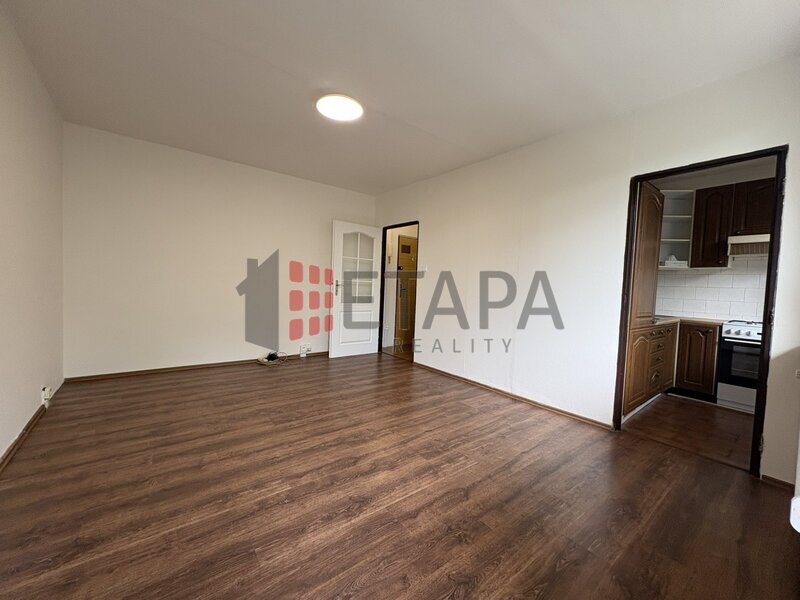 Pronájem bytu 1+1 26 m² s lodžií 6 m² v ulici V zápolí, Praha - Michle