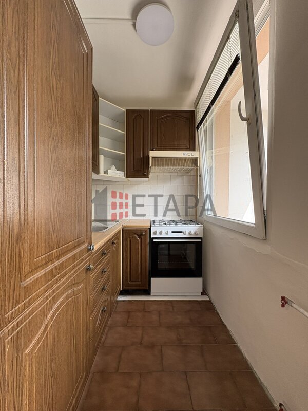 Pronájem bytu 1+1 26 m² s lodžií 6 m² v ulici V zápolí, Praha - Michle