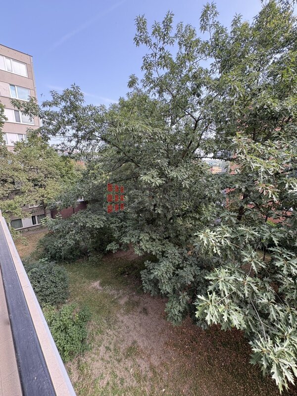Pronájem bytu 1+1 26 m² s lodžií 6 m² v ulici V zápolí, Praha - Michle
