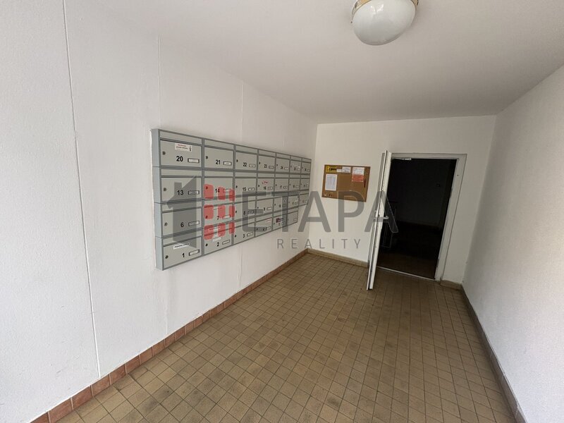 Pronájem bytu 1+1 26 m² s lodžií 6 m² v ulici V zápolí, Praha - Michle