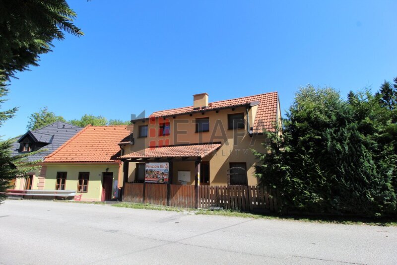 Pronájem poloviny rodinného domu o dispozici 2+kk se zahradou v Dobré Vodě u Horní Stropnice.