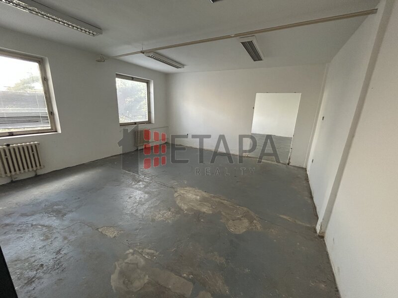 Pronájem skladových prostor 60 m² v kancelářském objektu v Žerotínově ulici v Č.Budějovicích