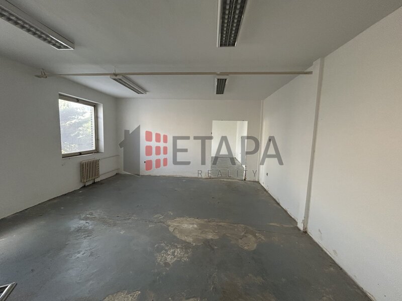 Pronájem skladových prostor 60 m² v kancelářském objektu v Žerotínově ulici v Č.Budějovicích