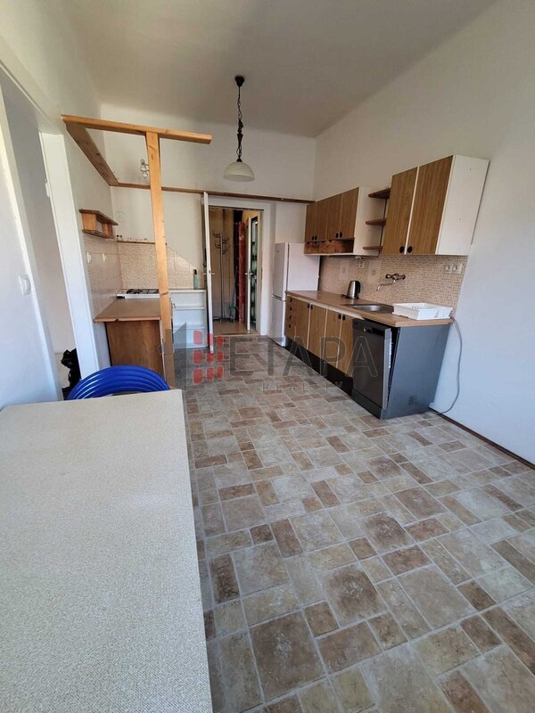Pronájem bytu 1+1 50 m² s prostornou komorou v ul.Čechova v Českých Budějovicích.