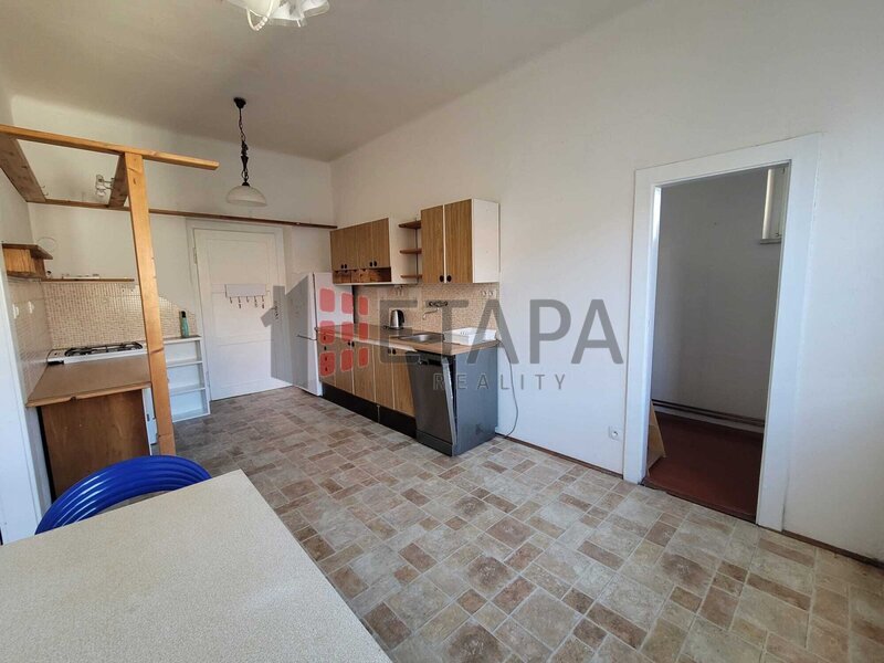 Pronájem bytu 1+1 50 m² s prostornou komorou v ul.Čechova v Českých Budějovicích.
