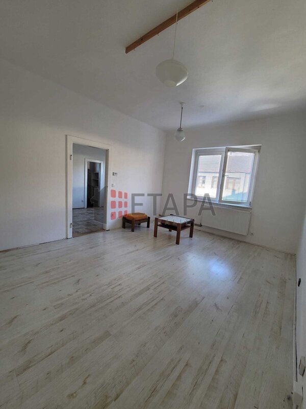 Pronájem bytu 1+1 50 m² s prostornou komorou v ul.Čechova v Českých Budějovicích.
