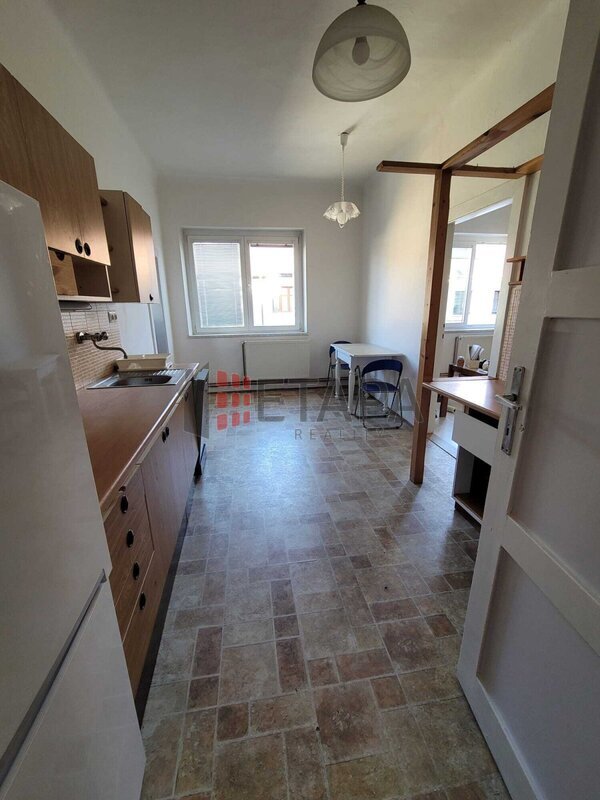 Pronájem bytu 1+1 50 m² s prostornou komorou v ul.Čechova v Českých Budějovicích.