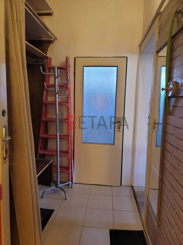 Pronájem bytu 1+1 50 m² s prostornou komorou v ul.Čechova v Českých Budějovicích.