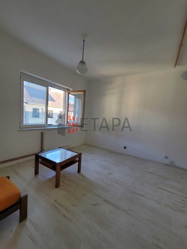 Pronájem bytu 1+1 50 m² s prostornou komorou v ul.Čechova v Českých Budějovicích.