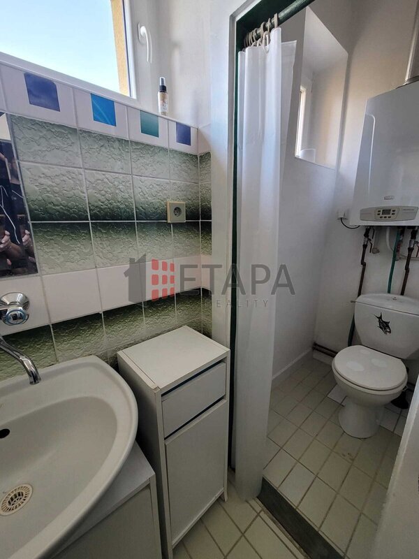 Pronájem bytu 1+1 50 m² s prostornou komorou v ul.Čechova v Českých Budějovicích.