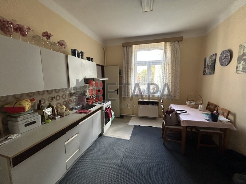 Pronájem prostorného bytu 1+1 v ulici Matice školské v Českých Budějovicích