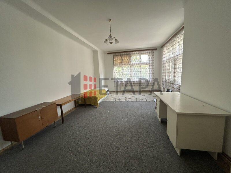 Nabízíme k pronájmu byt 2+1 o ploše 77 m² v Klavíkově ul. v Českých Budějovicích