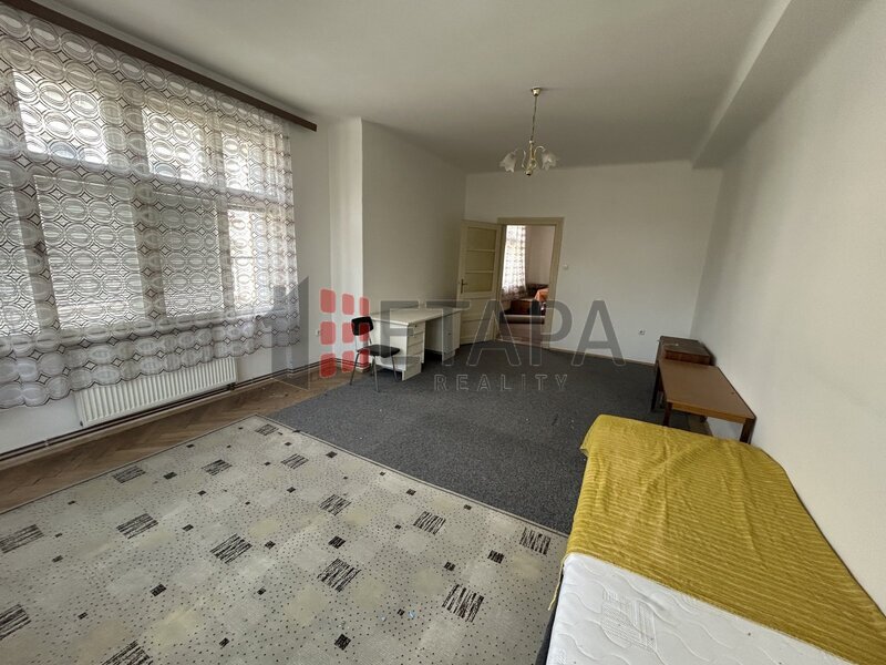 Nabízíme k pronájmu byt 2+1 o ploše 77 m² v Klavíkově ul. v Českých Budějovicích