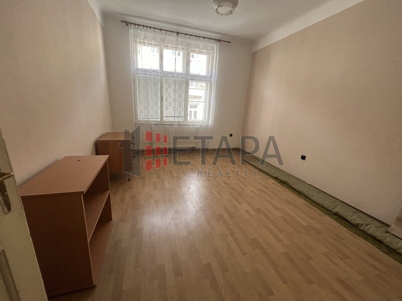 Nabízíme k pronájmu byt 2+1 o ploše 77 m² v Klavíkově ul. v Českých Budějovicích