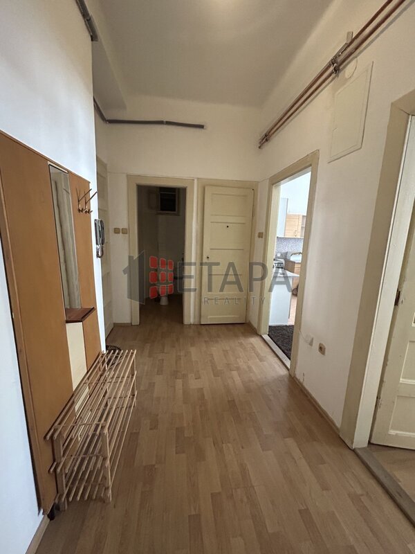 Nabízíme k pronájmu byt 2+1 o ploše 77 m² v Klavíkově ul. v Českých Budějovicích
