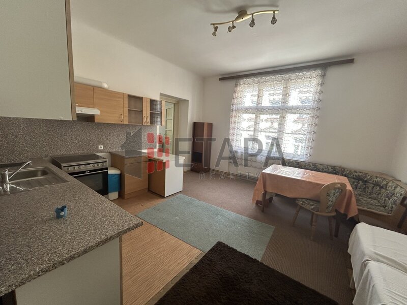 Nabízíme k pronájmu byt 2+1 o ploše 77 m² v Klavíkově ul. v Českých Budějovicích